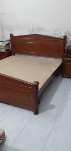 Wooden King Size Bed – Solid Wood, Used Condition (Faisalabad)