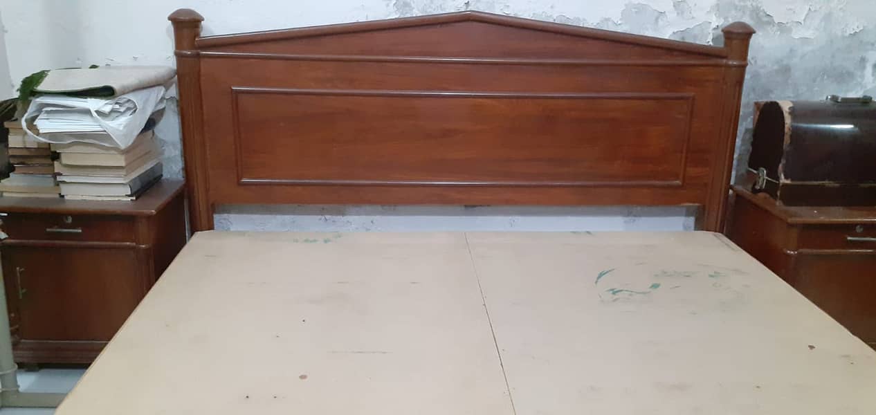 Wooden King Size Bed – Solid Wood, Used Condition (Faisalabad) 2