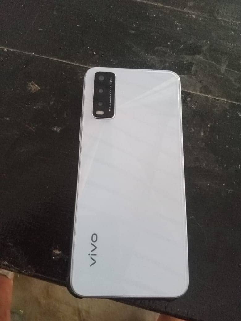 Vivo Y 20 with box 10/10 condition   4/64 memory 3