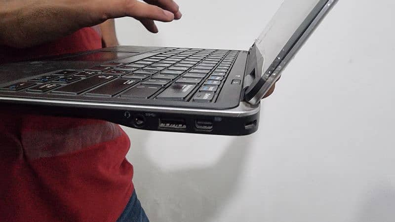 Dell lattitude E7240 2