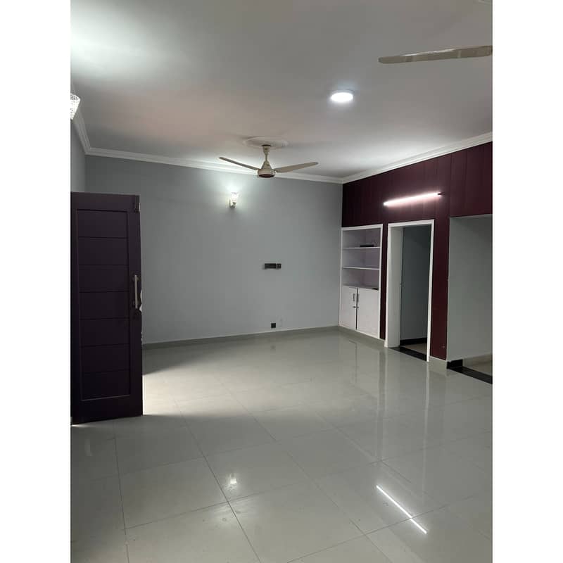 1 Kanal Full House Available For Rent In G-10 10