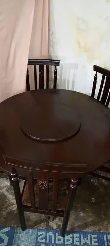 Dinning Table + 5 woodwn Chairs 1