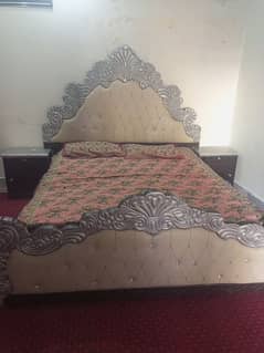 italian Wooden bed 9/10 with dressing