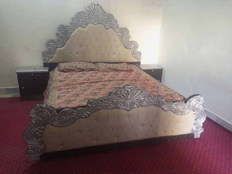 italian Wooden bed 9/10 with dressing 1