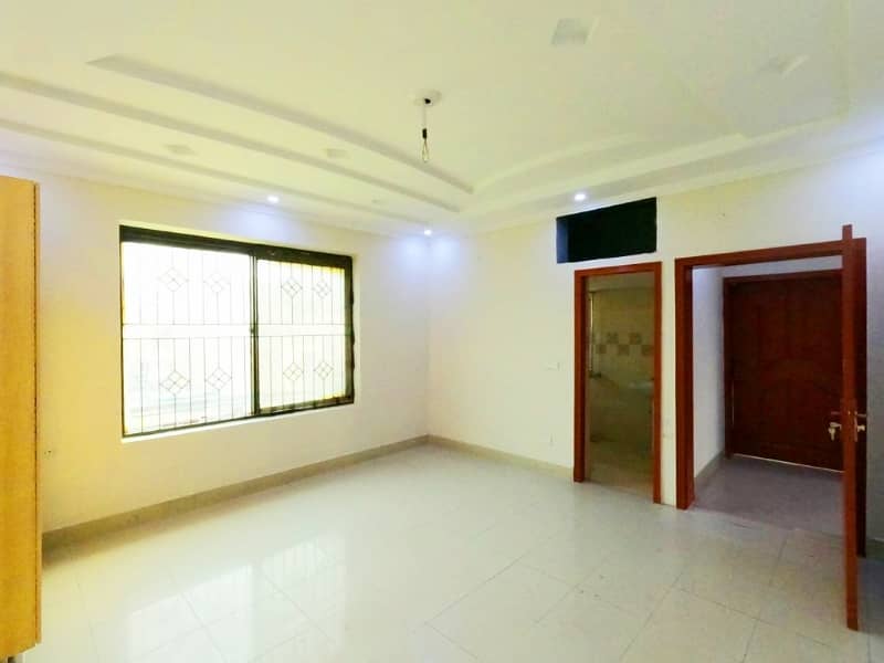 10 Marla Double Storey Corner House Available For Sale In Mustafa Town 21