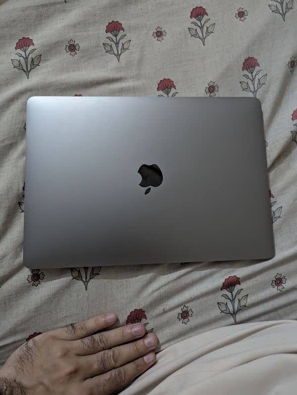 MacBook Pro 2017 Touchbar 8GB 256GB 4