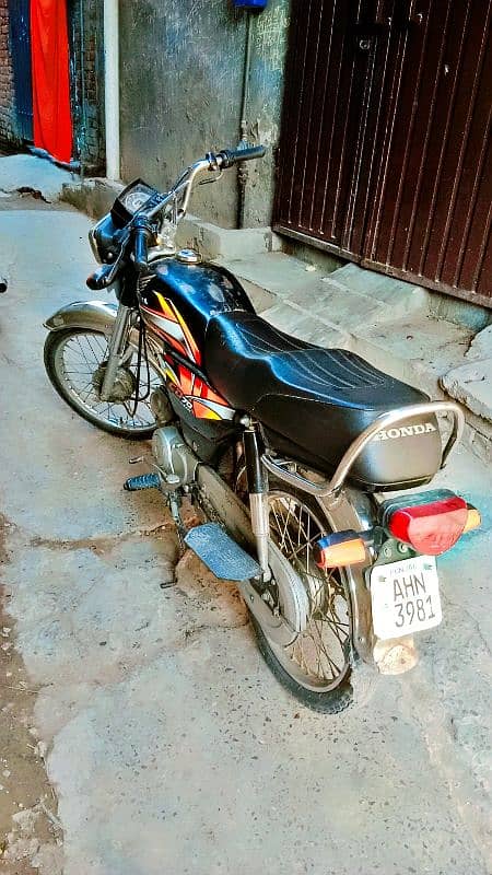 good condition Honda 70 black colour 2