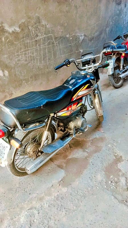 good condition Honda 70 black colour 3