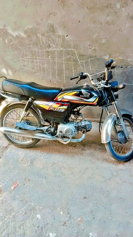 good condition Honda 70 black colour 4