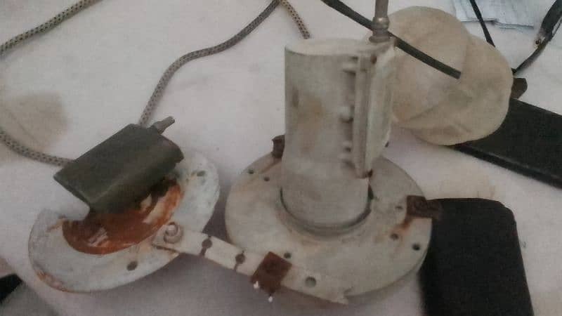 3 small lnb 2 big lnb for sale in working condition 2