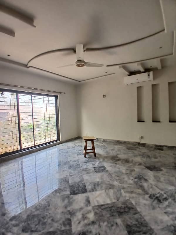 Modern Design 1 Kanal Beautiful House Available For Rent in DHA Phase 3 1