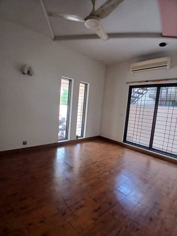 Modern Design 1 Kanal Beautiful House Available For Rent in DHA Phase 3 2