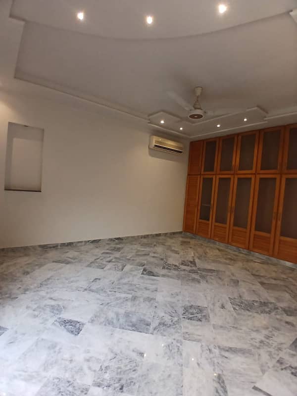 Modern Design 1 Kanal Beautiful House Available For Rent in DHA Phase 3 3