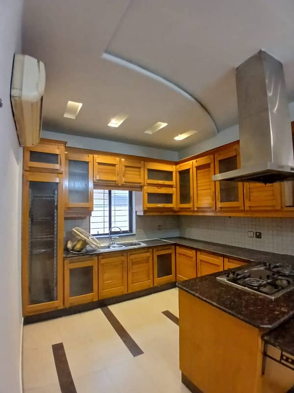 Modern Design 1 Kanal Beautiful House Available For Rent in DHA Phase 3 6