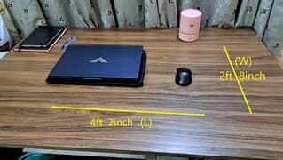 Mazboot aur Stylish Work Table – Ghar aur Office ke liye Behtareen!