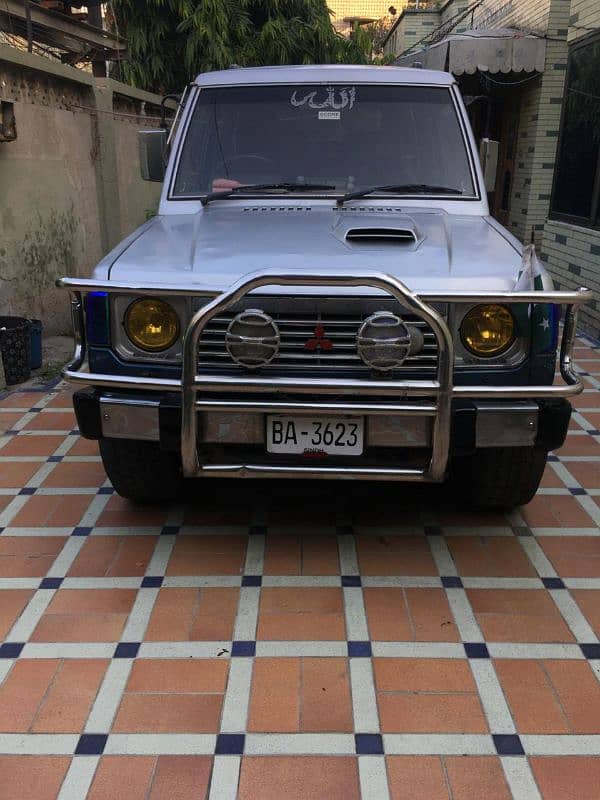 Mitsubishi Pajero 1988 3