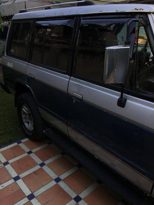 Mitsubishi Pajero 1988 9