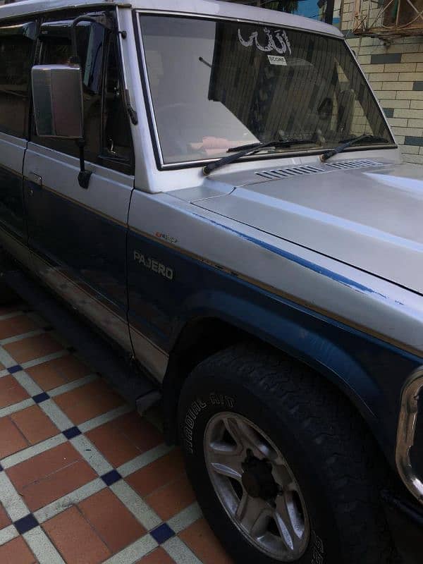 Mitsubishi Pajero 1988 10