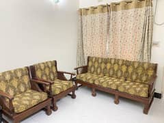 5 seater sofa Set in Good Codition for sale