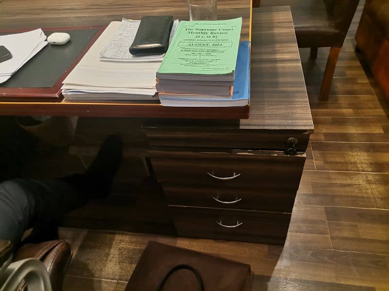 Office Table Urgent sale 3