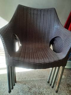 4 Plastic chairs with table in good condition