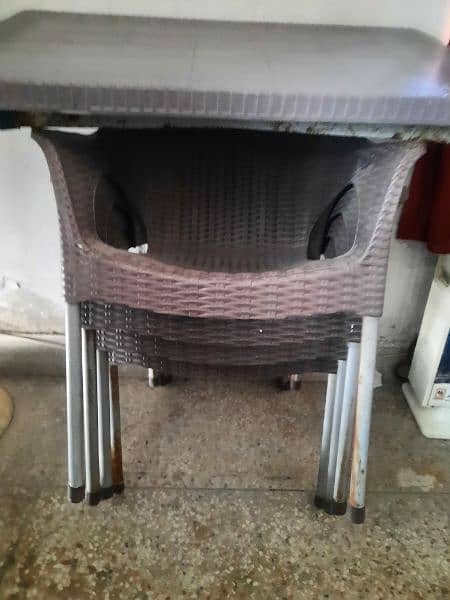 4 Plastic chairs with table in good condition 4