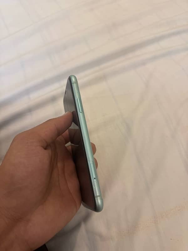 iPhone 11 64gb water pack 83% jv 2 month sim work krni 3