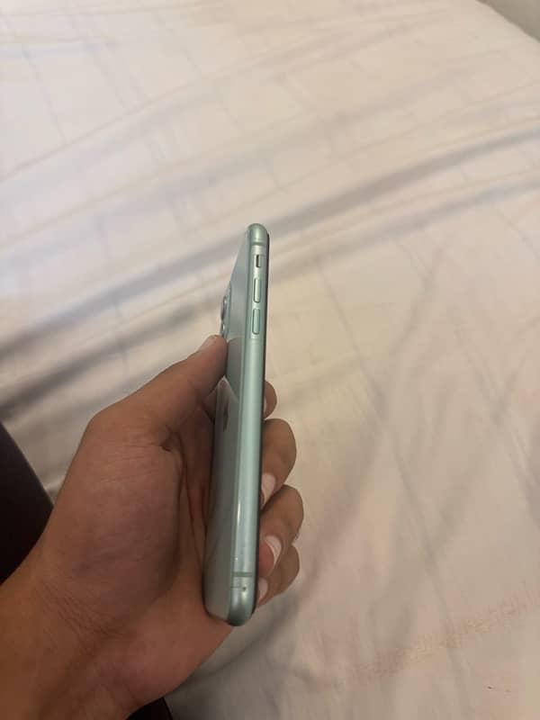 iPhone 11 64gb water pack 83% jv 2 month sim work krni 4