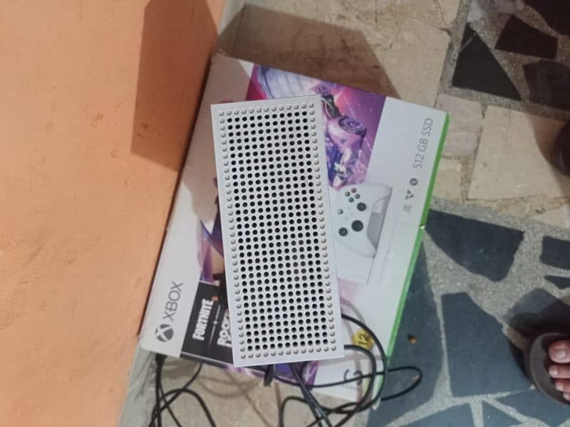 Xbox series s  + extra controller 3