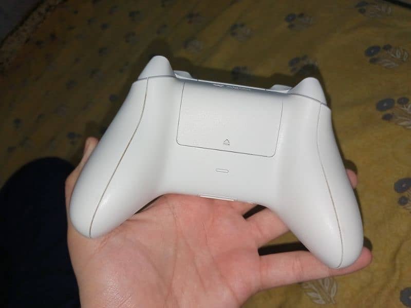 Xbox series s  + extra controller 8