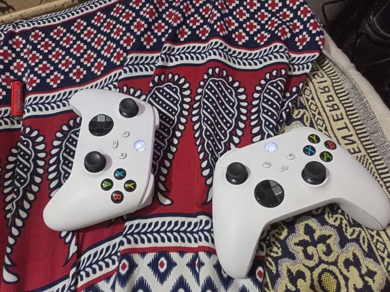 Xbox series s  + extra controller 9