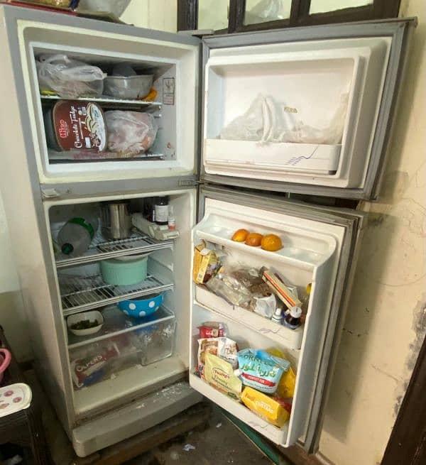 Dawlance Medium size fridge 1