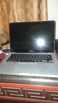 Macbook pro 4gb 160gb 256gb nividea graphic memor