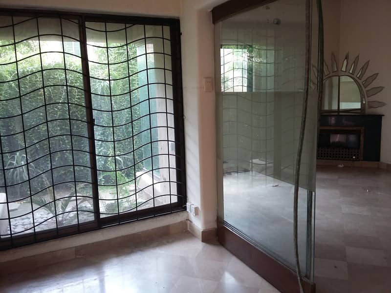 Corner Old Solid Constructed 4 Bedroom house near to Ghazi Road and Commercial 10