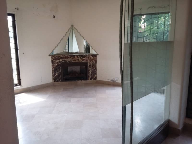 Corner Old Solid Constructed 4 Bedroom house near to Ghazi Road and Commercial 12