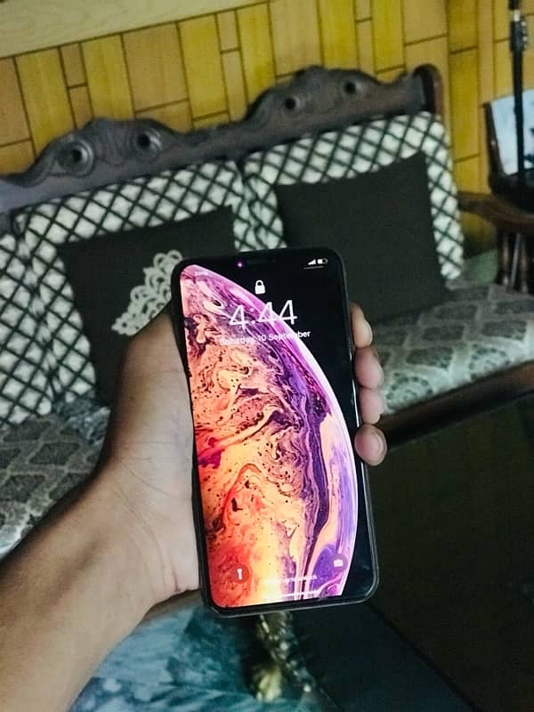 "I Phone XS MAX/64GB/PTA Approved/Gold Colour/10/10" 1