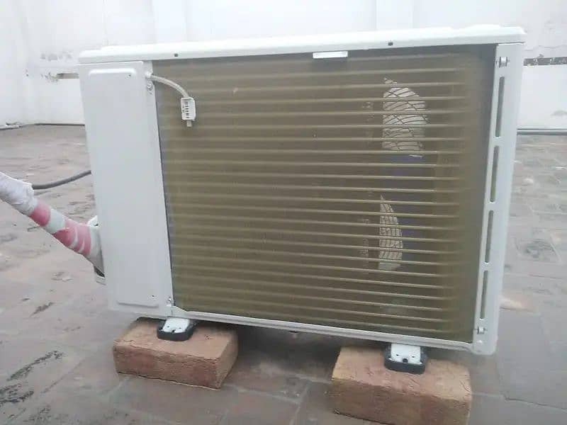 Pel DC 1.5 ton  inverter heat and cooling good condition 1