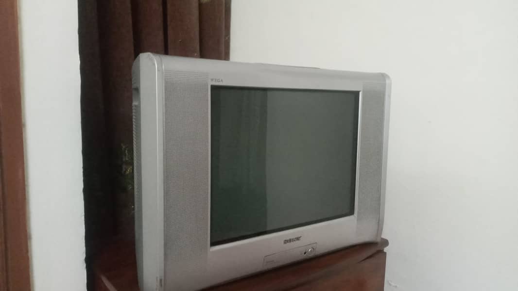 Sony WEGA TV for sale 0