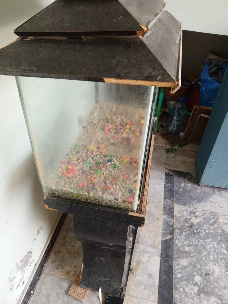 Aquarium for sale  in good condition 2