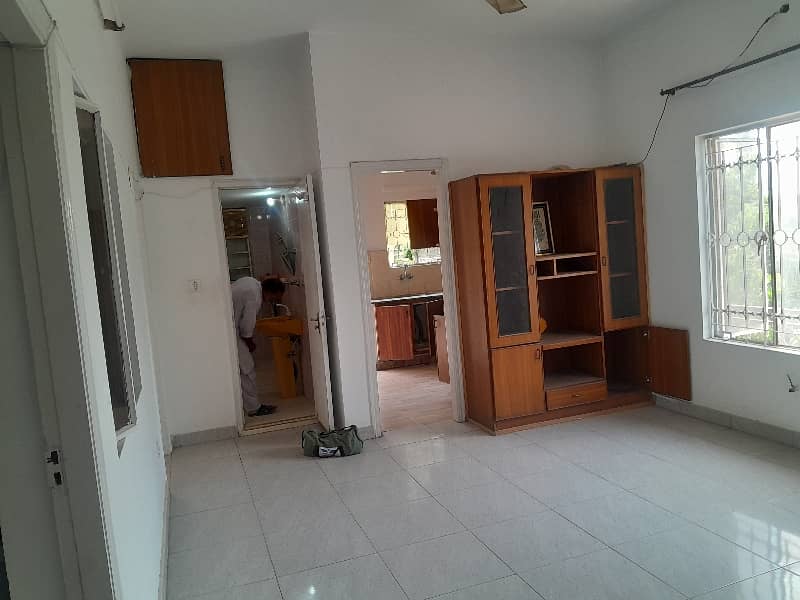 upper portion for rent 7