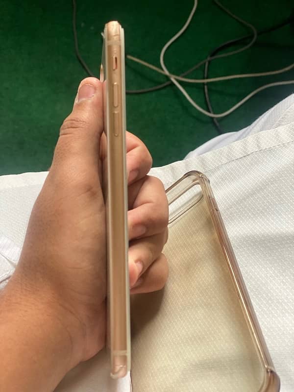 iPhone 8 Plus Golden Colour 10/10 condition water pack 3