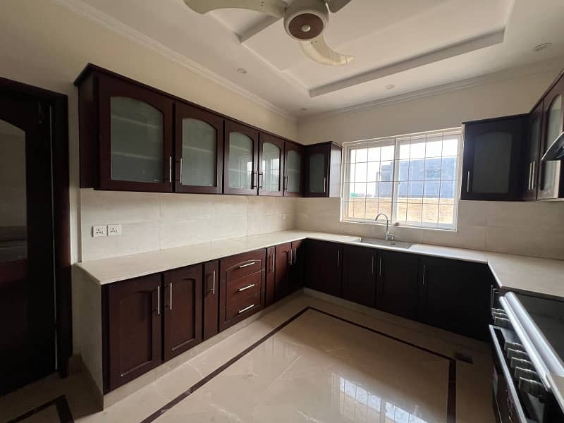 ONE KANAL Bungalow Brand For Rent H-Block DHA Phase 6 17