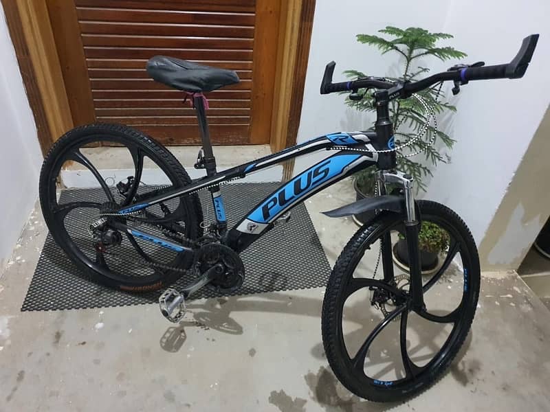 Imported bicycle in very good condition with alloy rims 9