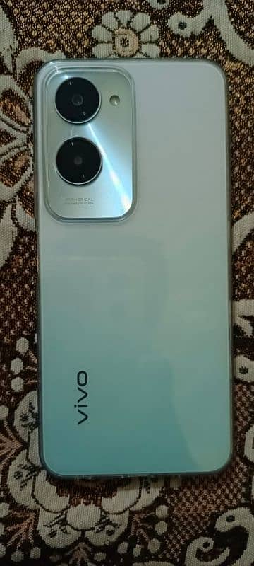 vivo y18 6gb 128 white colar, just 1 day activation 2