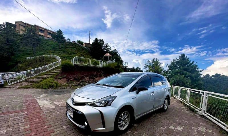 Toyota Prius Alpha 2012 reg 2015 7