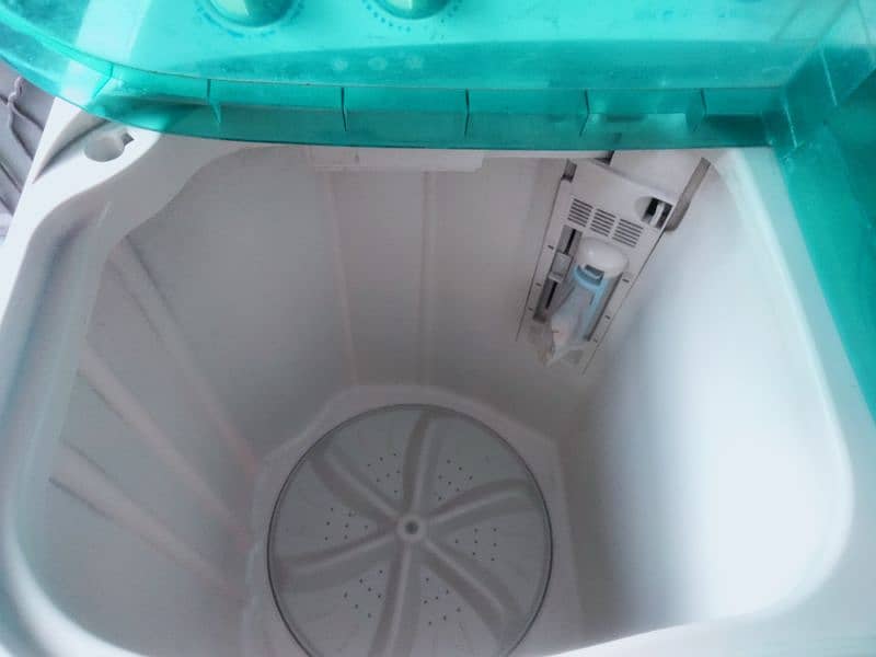 twin tub washing machine _ excellent condition 2