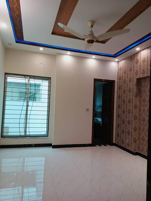 MODERN DESIGN 10 MARLA HOUSE FOR SALE IN GOOD LOCATION OF BAHRIA TOWN LAHORE 7