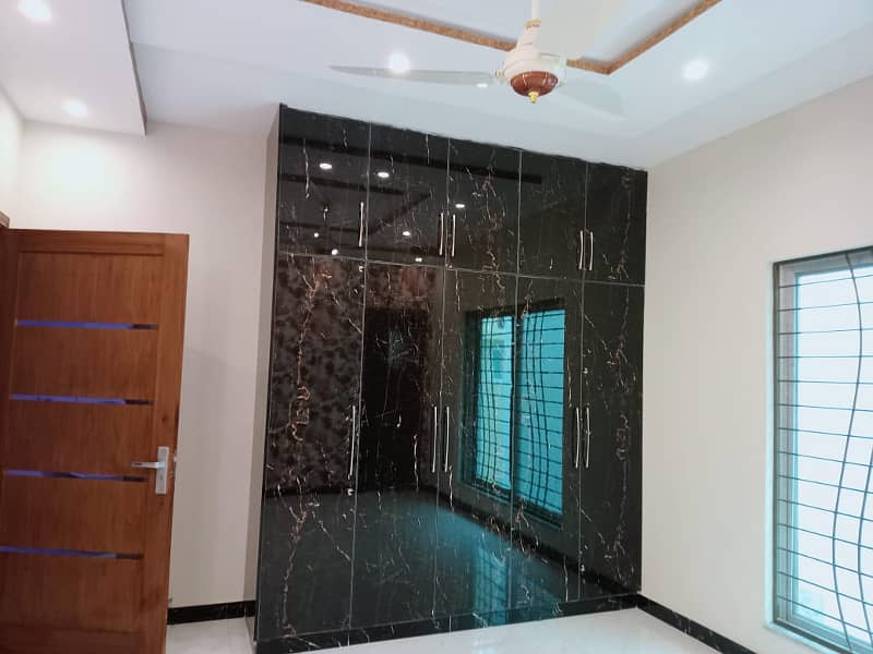 MODERN DESIGN 10 MARLA HOUSE FOR SALE IN GOOD LOCATION OF BAHRIA TOWN LAHORE 25