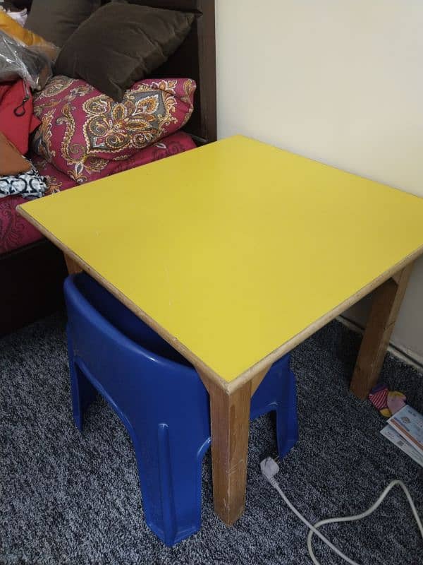 kids study table & 3 chairs!! 6