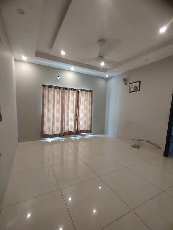 1 Kanal Beautiful Slightly Used House For Rent Facing Park Near All Facilities(Ground+ Basement) 4